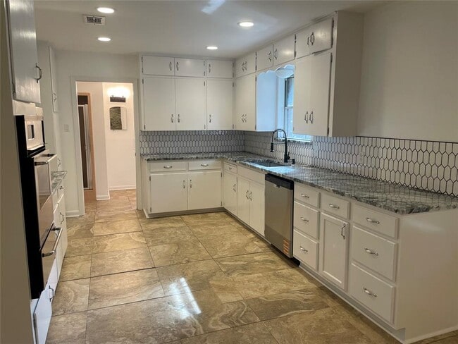Primary Photo - 303 S 6th St