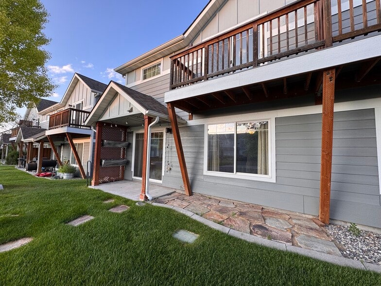 Garden Boxes - 5485 Glenellen Dr