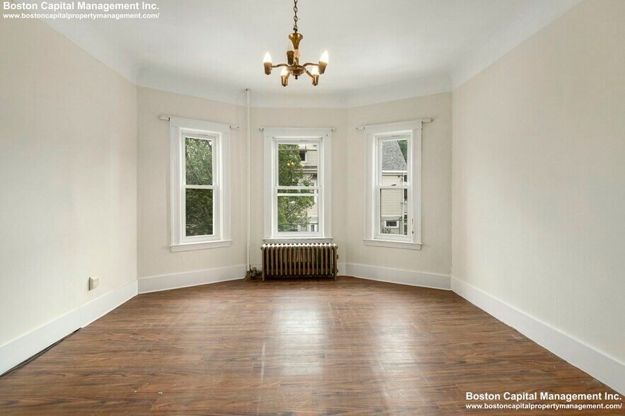 Building Photo - 86 Elm St