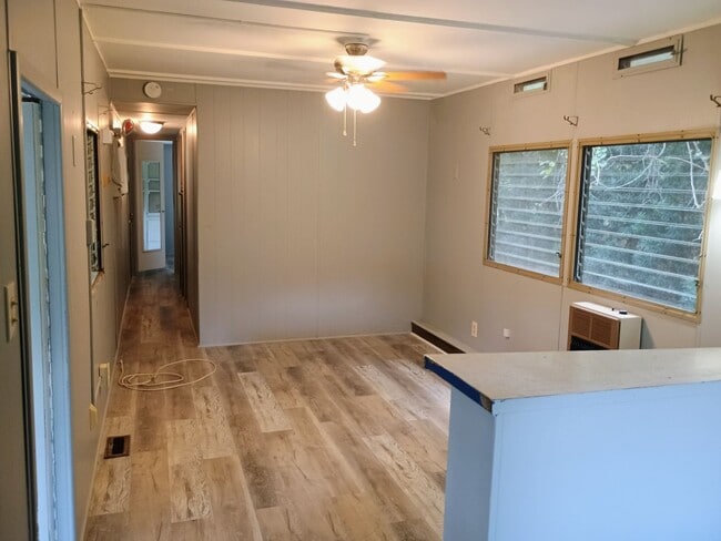 Building Photo - 2 bedroom 1 bathroom with HUGE bonus room