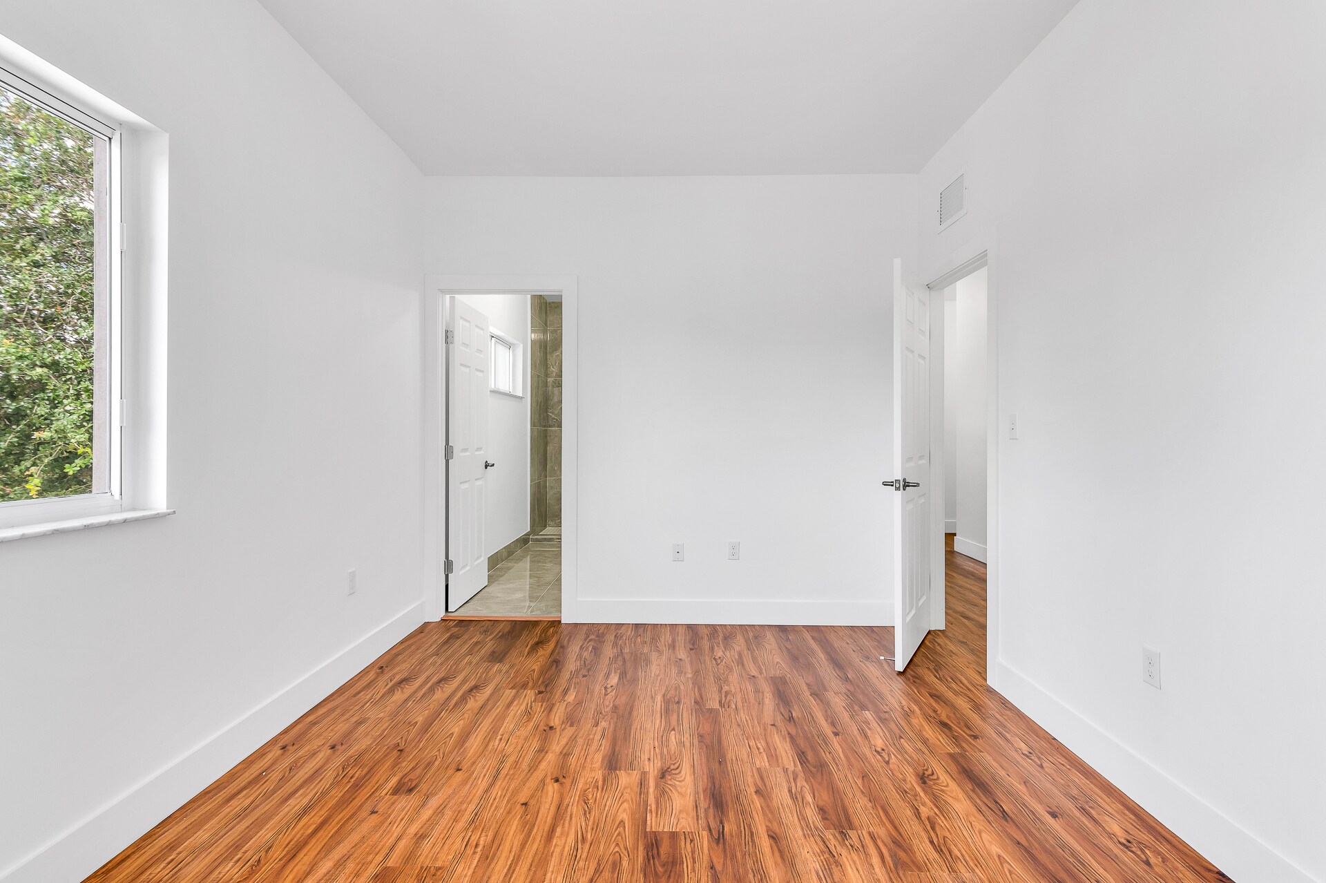 Building Photo - 785 SW 7th Ave