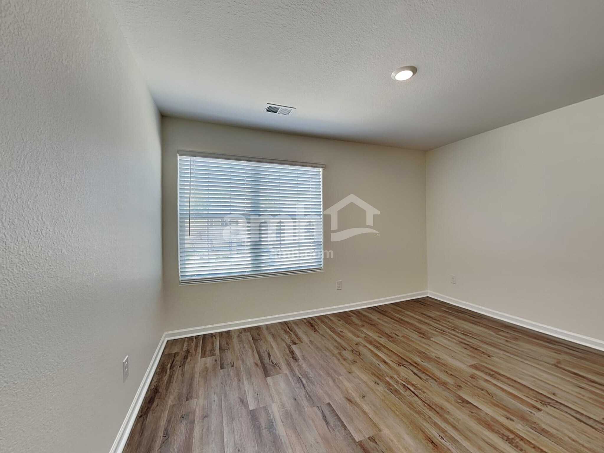 Building Photo - 2061 Southlea Dr