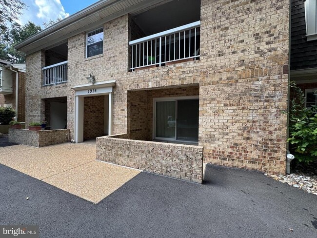 Building Photo - 5916 Cove Landing Rd