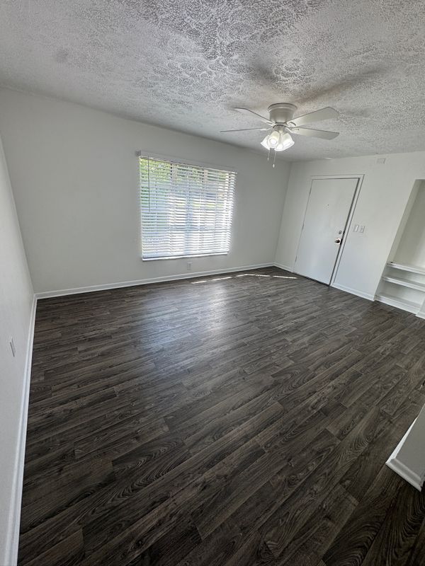 Building Photo - 1725 NE 2nd St