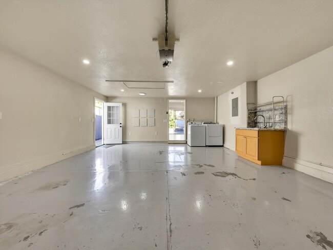 Building Photo - 36444 Peugeot Pl