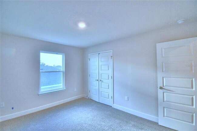 Building Photo - 906 Sofia Ln