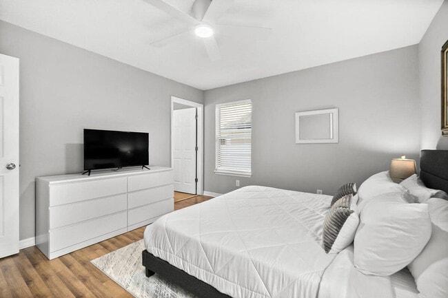 Building Photo - 20 Pearl St