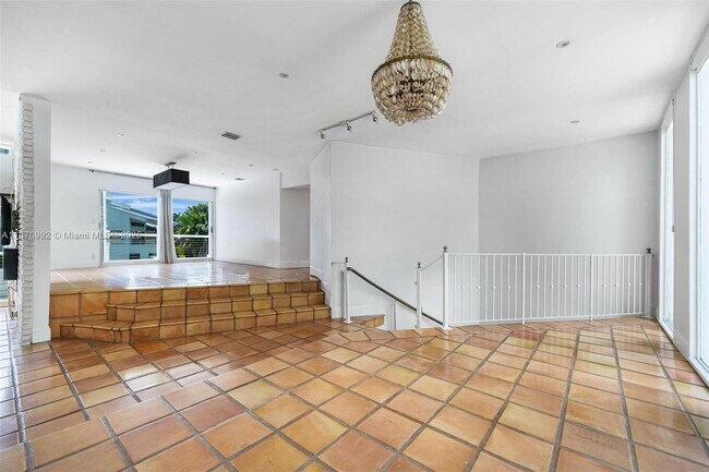 Building Photo - 2120 S Bayshore Dr