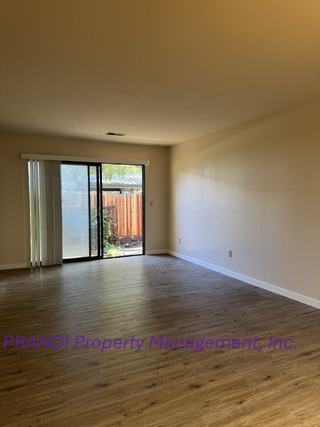 Building Photo - Charming 1-Bedroom Home with Bonus Room, U...