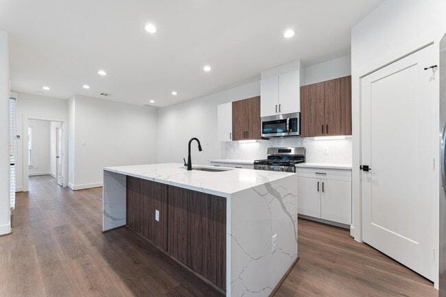 Building Photo - 2753 Sunny Briar Dr