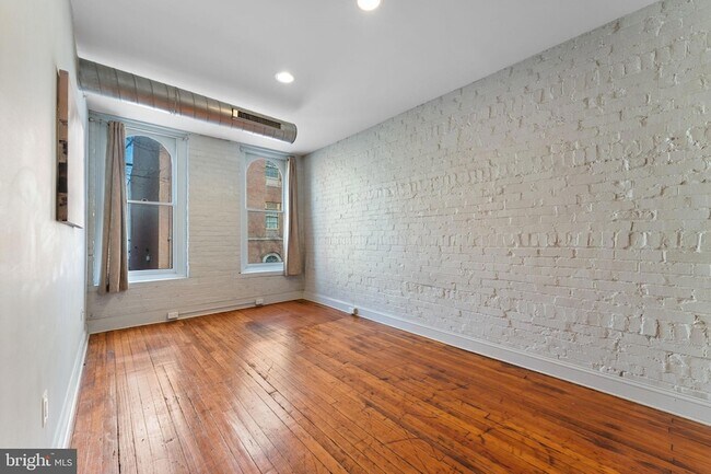 Building Photo - 28 E Patrick St