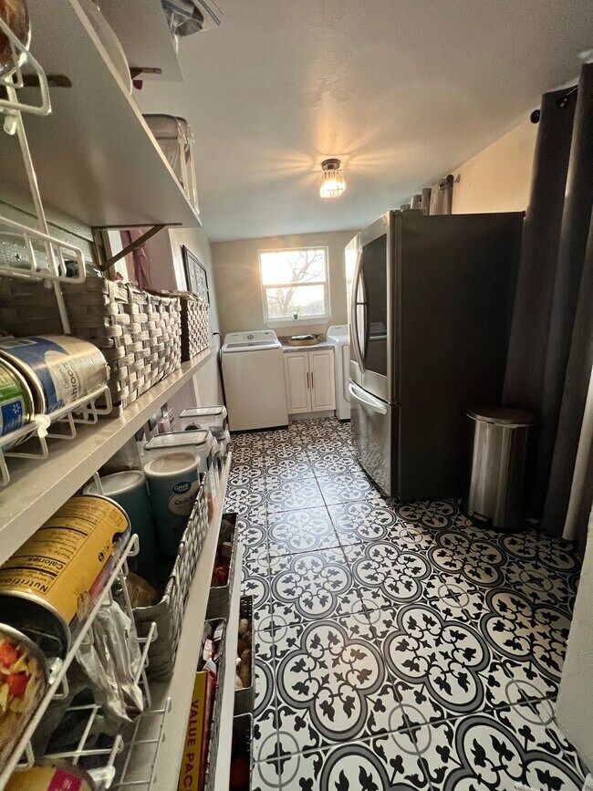 Walk-in butler style pantry/laundry - 504 N Ridge St