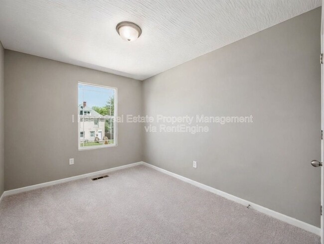 Building Photo - 33 Whitethorne Ave