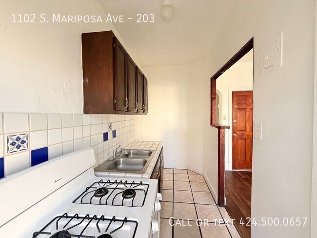 Building Photo - 1102 S Mariposa Ave