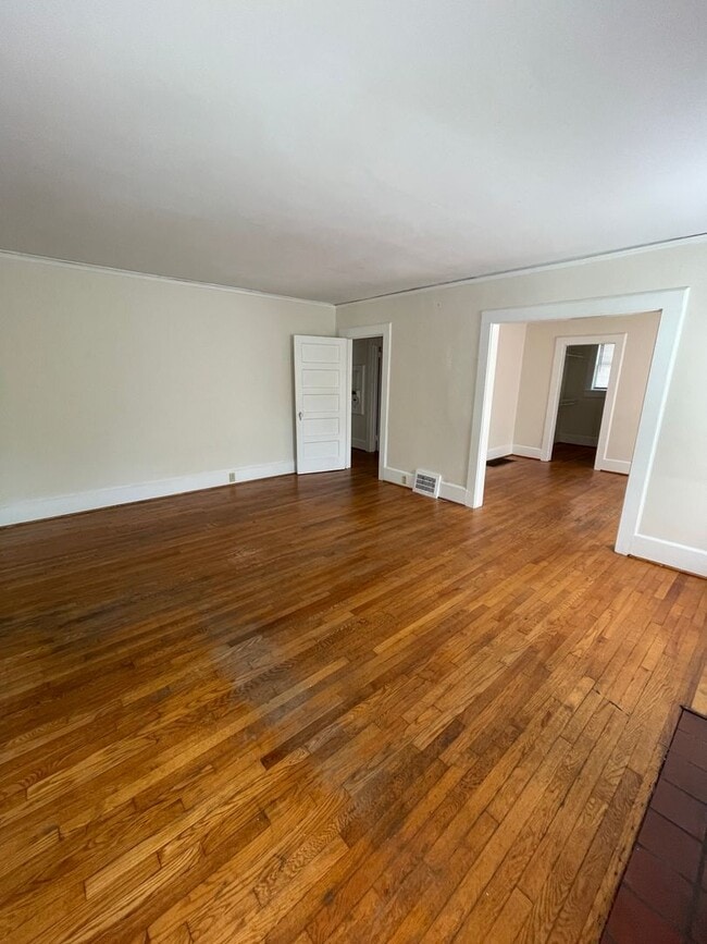 Building Photo - 604 Waccamaw Avenue