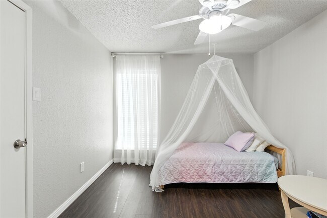 Building Photo - 2277 S Kirkwood Rd