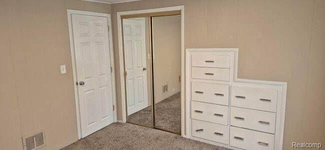 Building Photo - 830 Knowles St