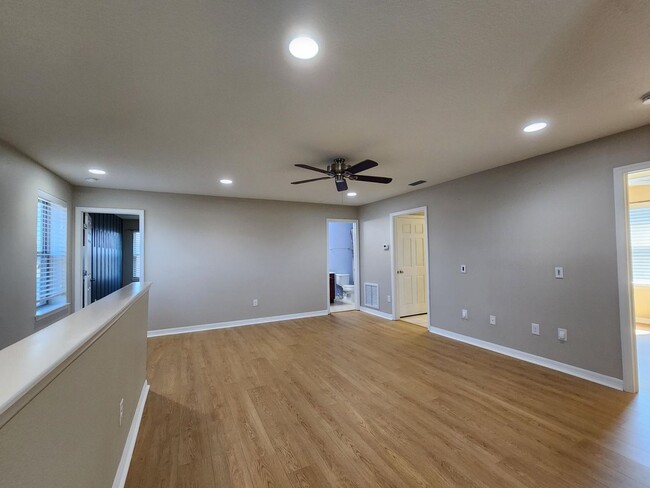 Building Photo - Gorgeous 4-Bedroom, 2.5-Bathroom Home in R...