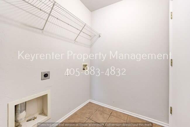 Building Photo - Cute 3BD/2BTH Duplex in Central East Norman!