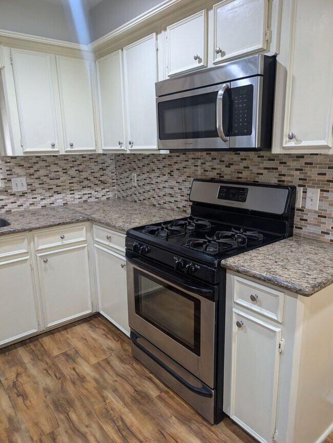 Building Photo - 3BR SFR w/ Garage & In-Unit Laundry in The Woodlands