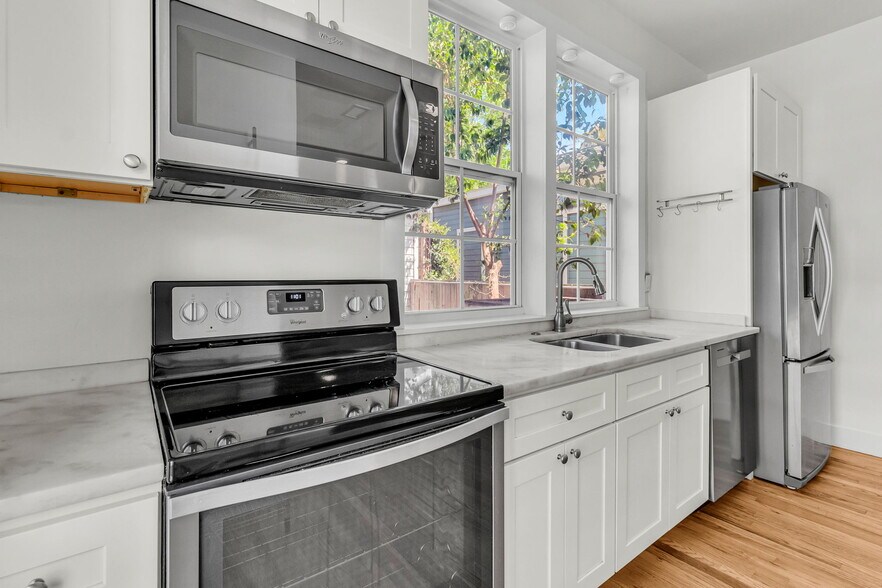 Building Photo - 40 Poinsett St