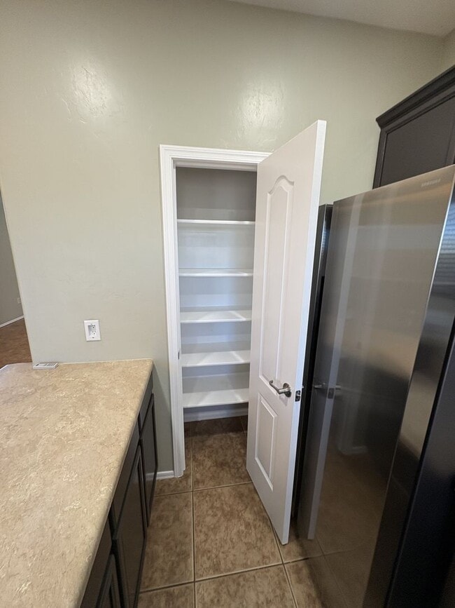 Building Photo - Move in ready Vail School District