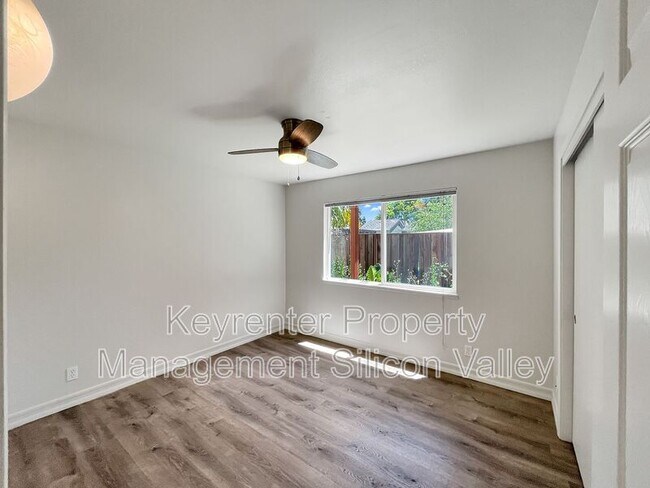 Building Photo - 923 Ravenscourt Ave