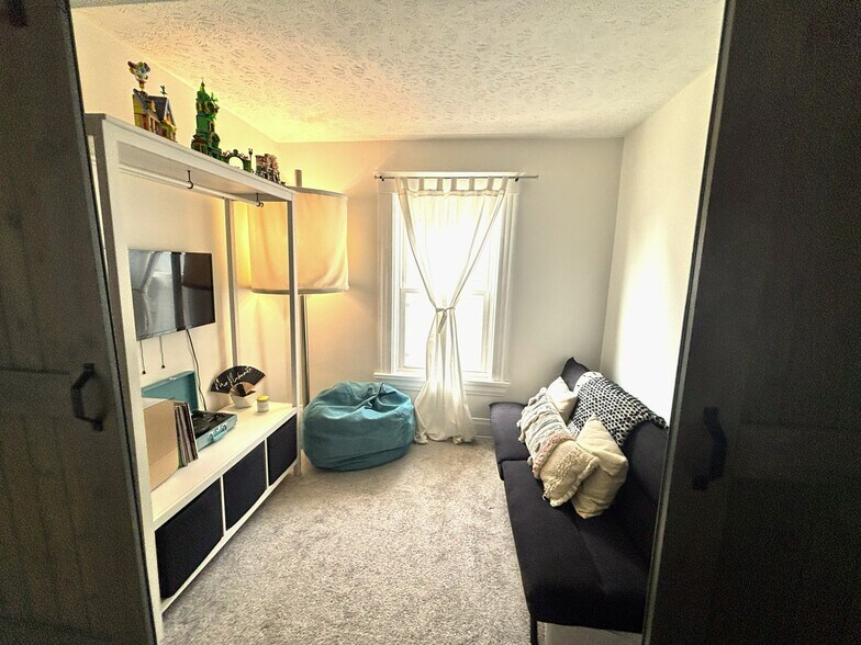 Bedroom 3 (barndoors) - 1301 Morten St