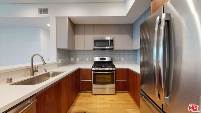 Building Photo - 938 Orange Grove Ave
