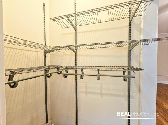 Building Photo - 0 bedroom in CHICAGO IL 60657
