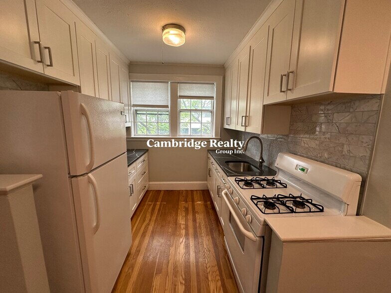 Building Photo - 5 Ellery Pl