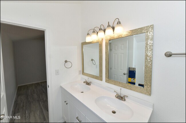 Building Photo - 4526 Monahans Dr