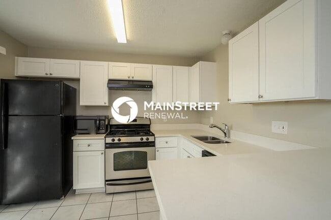 Building Photo - 4 Bedroom Pet-Friendly Home in DAVENPORT, FL with Main Street Renewal