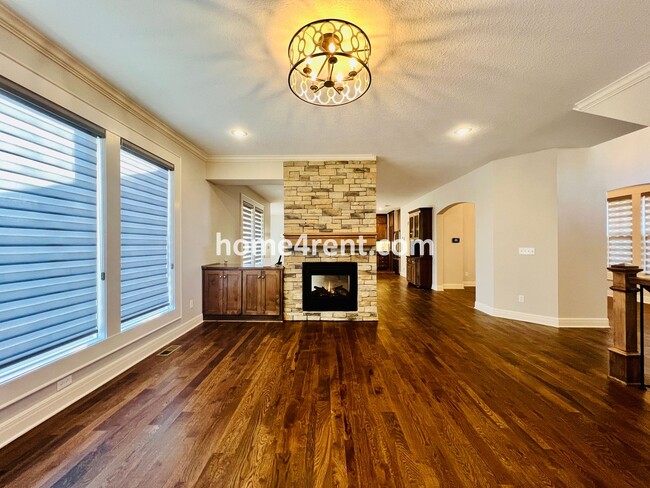 Building Photo - Gorgeous Home in Blue Valley Schools, Wood...