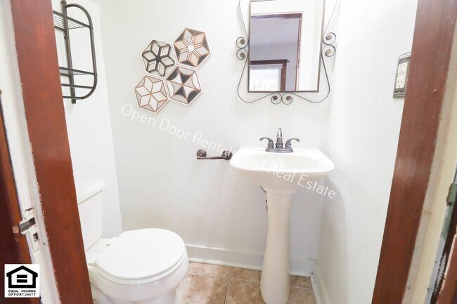 Building Photo - $300.00 off first months rent!! Now availa...