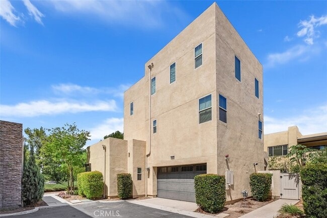 Building Photo - 123 Interval