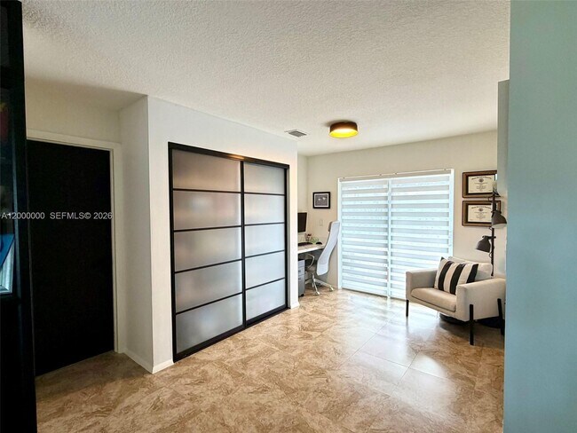 Building Photo - 5704 SW 116th Ave