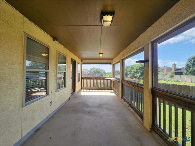 Building Photo - 803 Lodge Creek Dr