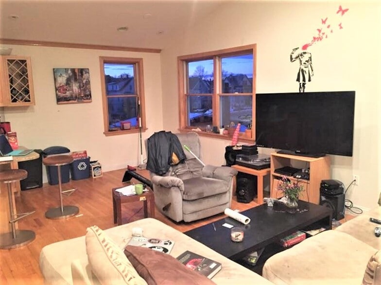 Building Photo - 166 Pearl St