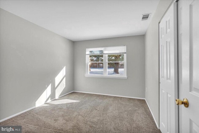 Building Photo - 915 Silver Ct