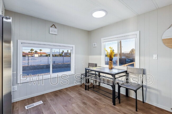 Building Photo - 437 Riverfront Dr