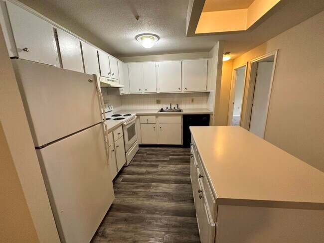 Building Photo - 99 Powers St