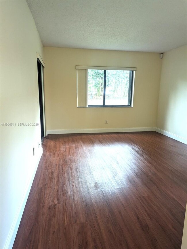 Building Photo - 453 Lakeview Dr