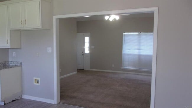 Building Photo - 826 Bluegrass Dr