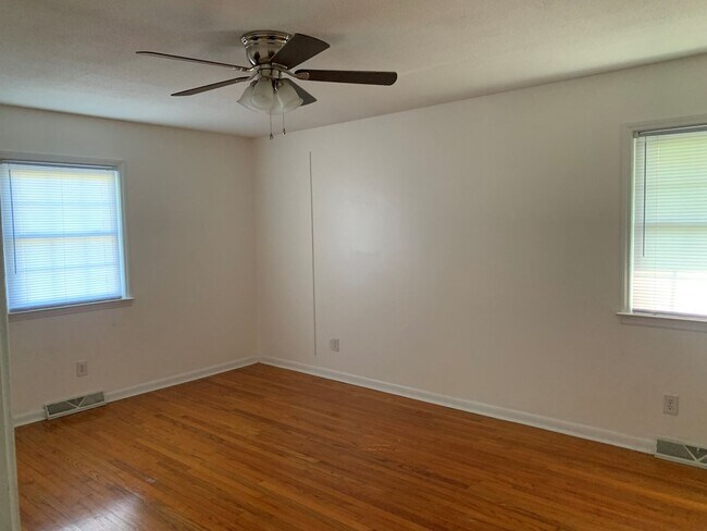 Building Photo - 23 Edith Dr