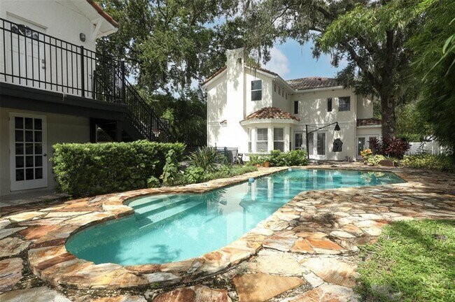 Building Photo - 1442 Palm Ave