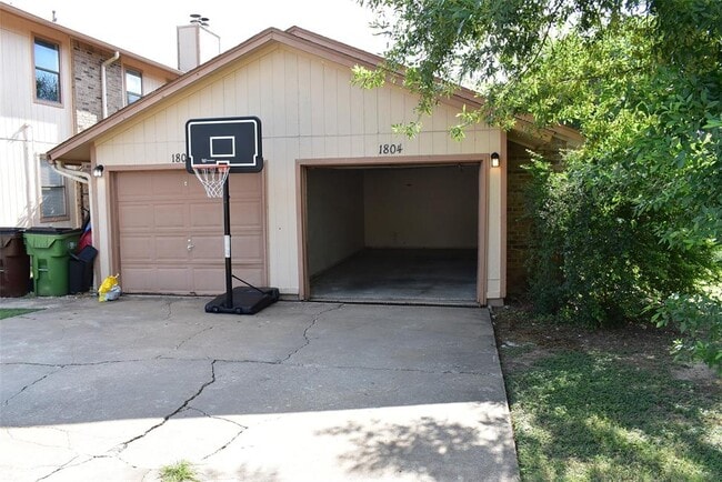 Building Photo - 1804 Rawhide Loop