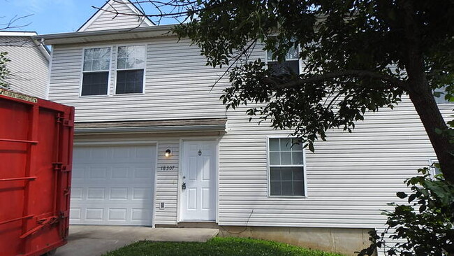 Building Photo - 3bed 1.5 bath Townhome in East Independence