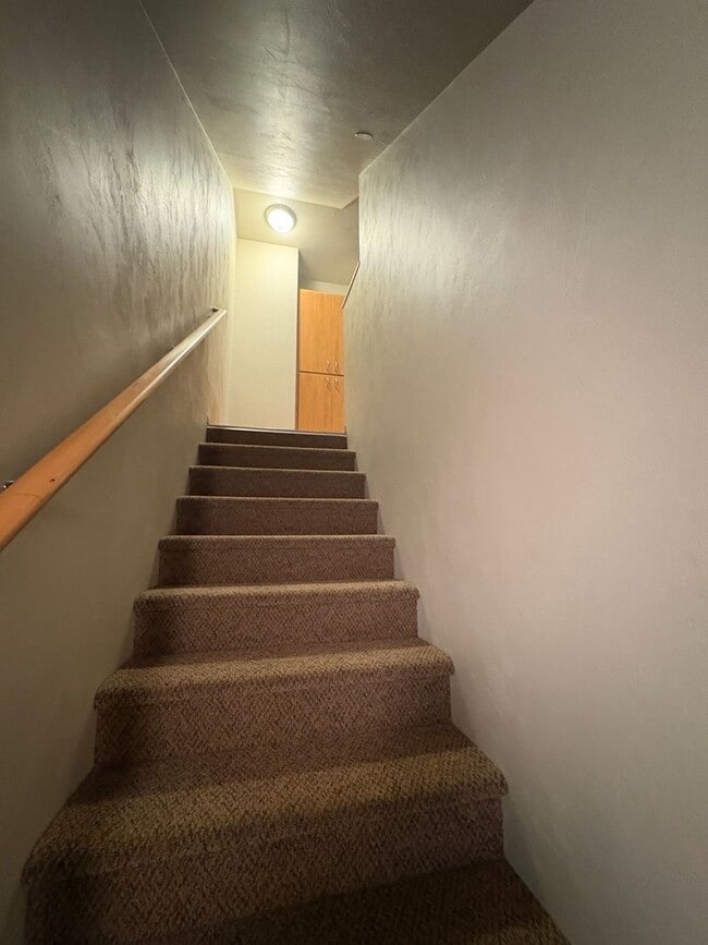 Building Photo - 2 Bedroom 1 1/2 Bath Close to campus on 14th & Patterson