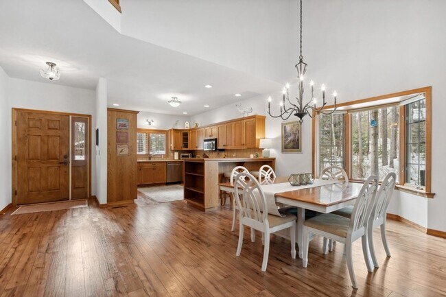 Building Photo - 3 bedroom, 2.5 bath townhome, close to Whitefish Lake State Park and the Golf Course